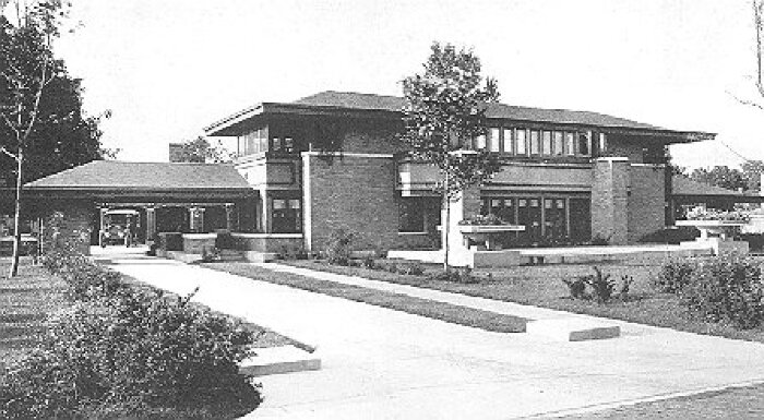 Exterior, front perspective from driveway
House for E. P. Irving
Frank Lloyd Wright, architect
Hermann V. von Holst, associated architect
Marion Mahony Griffin, associated architect
Decatur, Illinois