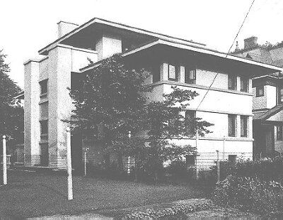 Exterior, rear perspective view
Duplex apartment houses for Albert Cohn
Walter Burley Griffin and Marion Mahony Griffin,
architects
Chicago, Illinois