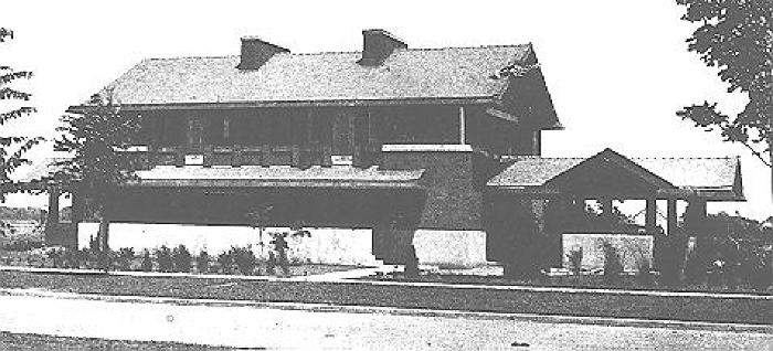 Exterior perspective
House for B. J. Ricker
Walter Burley Griffin and Marion Mahony Griffin,
architects
Grinnell, Iowa