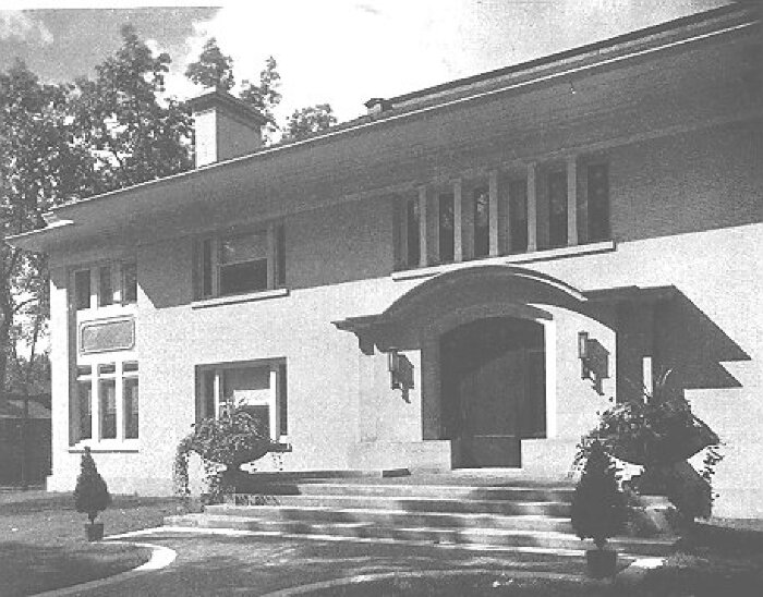 Exterior, front perspective view
J. Hall Taylor residence
George W. Maher, architect
Oak Park, Illinois